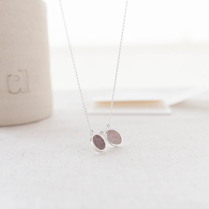  - Amuletinho Andar com Fé - quartzo rosa + granada - Ateliê Camila Lovisaro