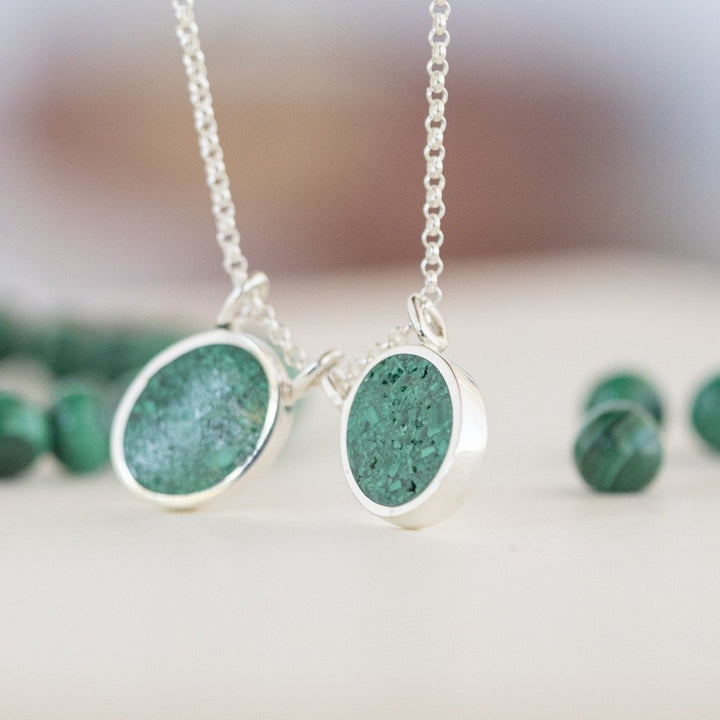  - Amuletinho Equilíbrio - malaquita - Ateliê Camila Lovisaro