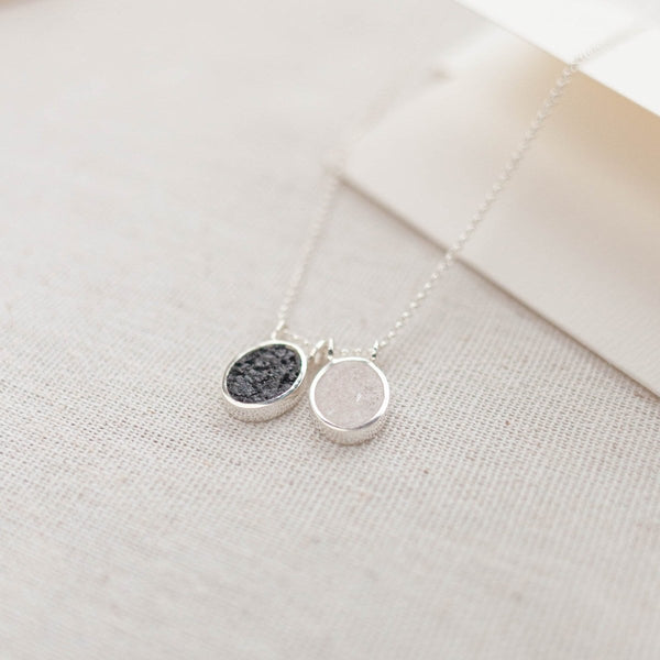  - Amuletinho Proteção - selenita e turmalina negra - pronta entrega - Ateliê Camila Lovisaro