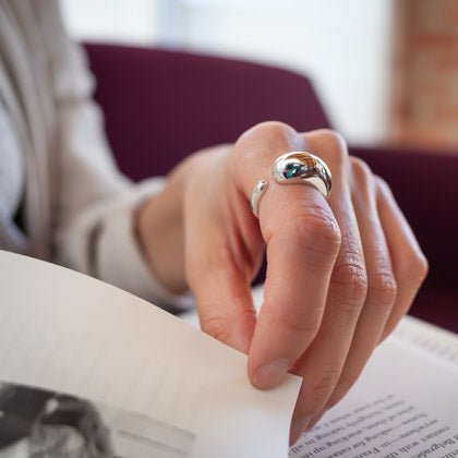 CLCA AN VIRG G AB AU - Anel Aberto Vírgula G - Ateliê Camila Lovisaro