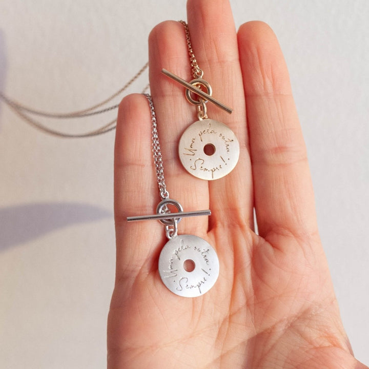  - Medalha Uma Pela Outra - pronta entrega - Ateliê Camila Lovisaro