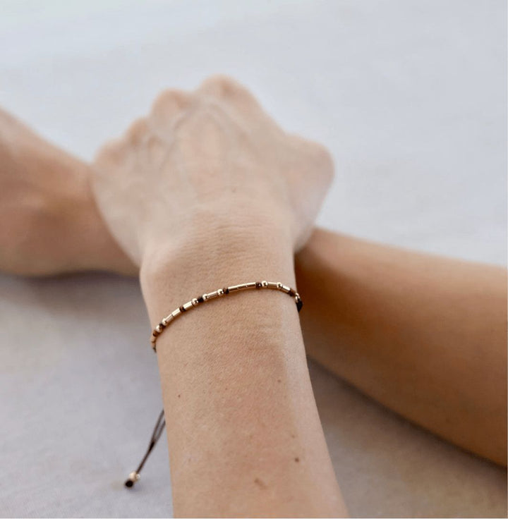  - Pulseira Decifra - me - Coragem - Ateliê Camila Lovisaro