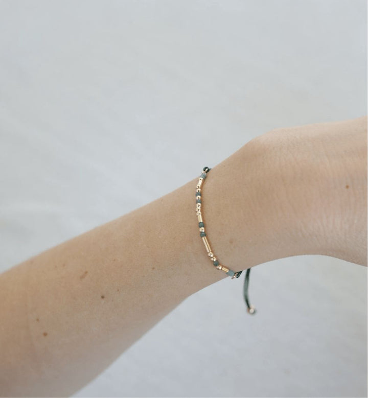  - Pulseira Decifra - me - Leveza - Ateliê Camila Lovisaro