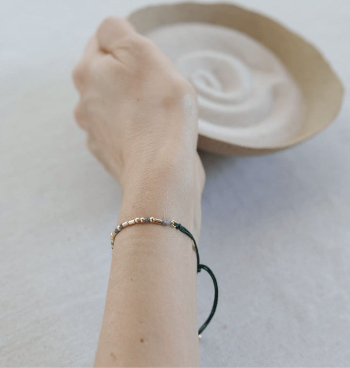  - Pulseira Decifra - me - Leveza - Ateliê Camila Lovisaro