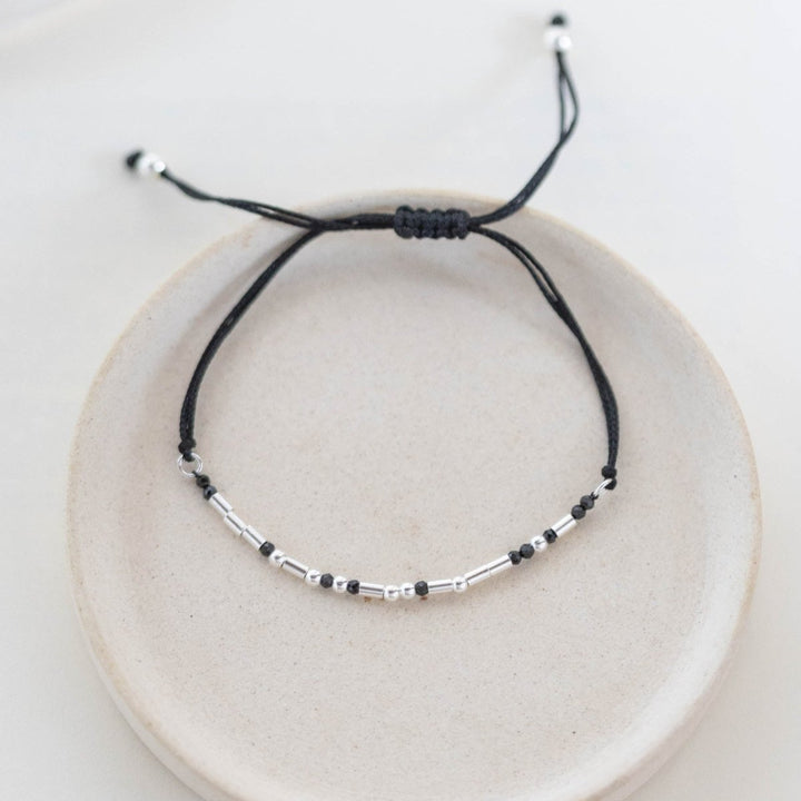  - Pulseira Decifra - me - Te Quero - Ateliê Camila Lovisaro